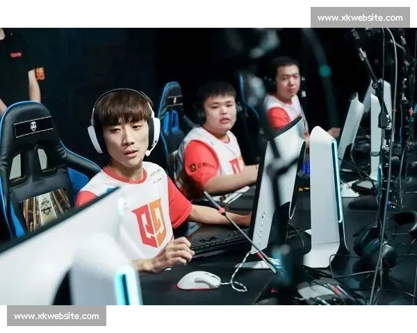 “这眼神，我要融化了”，CF冠军杯选手赛场下的反差萌！